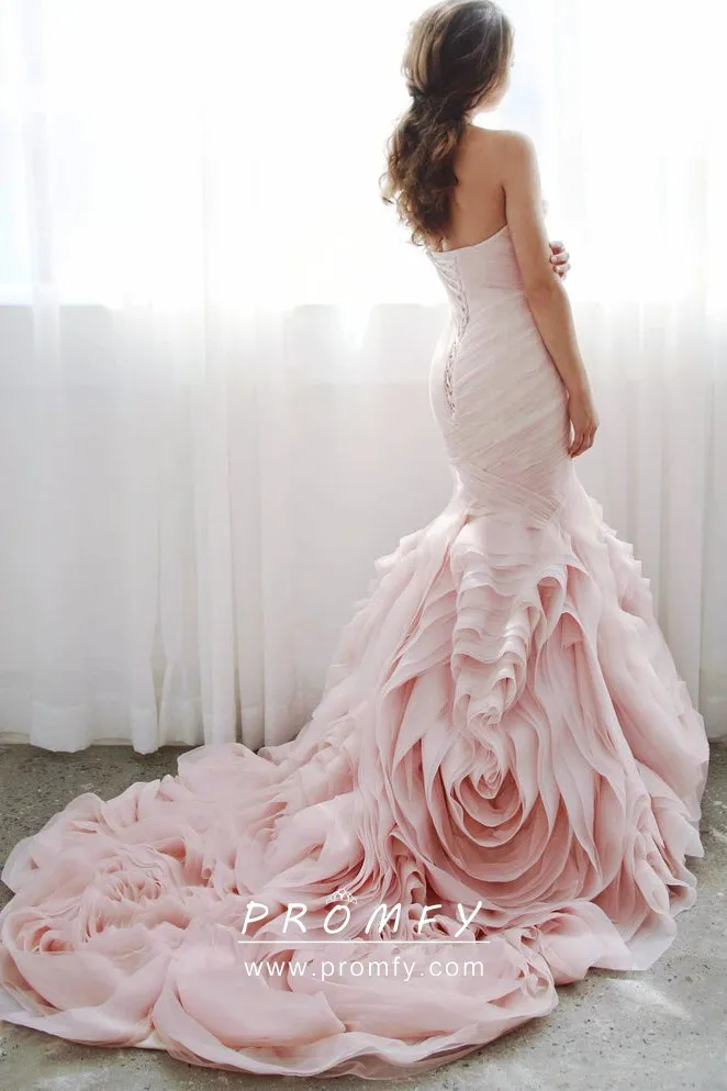 Blush pink strapless sweetheart mermaid wedding dress with flanged ruffle rose skirt Blush pink strapless sweetheart mermaid wedding dress with flanged ruffle rose skirt